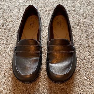 Clarks Ultimate Comfort Collection Bronze Slip on, Size 9.5